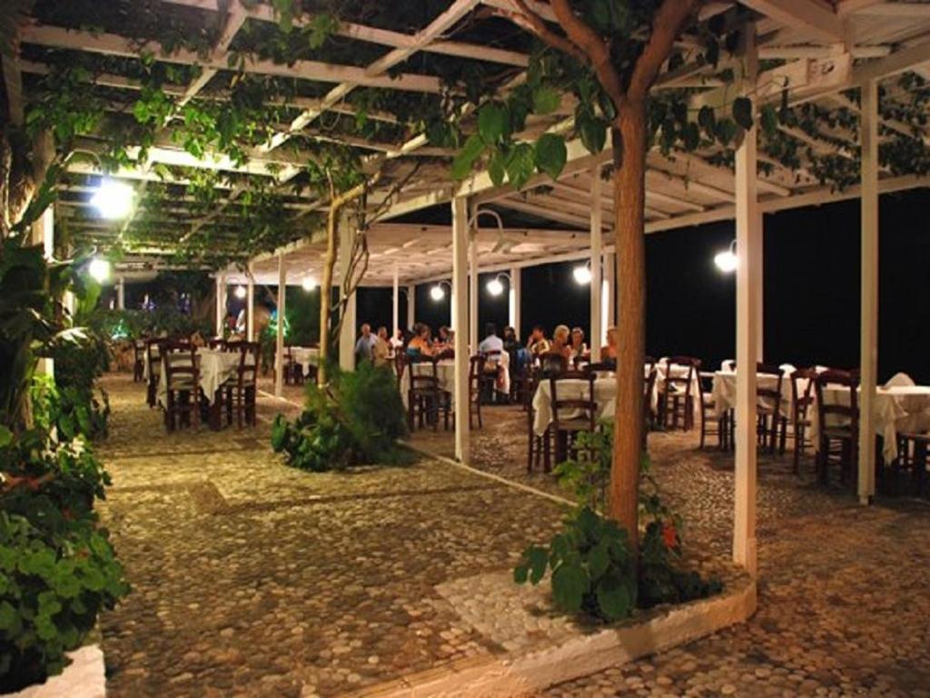 Taradella Hotel Alissos Exterior foto